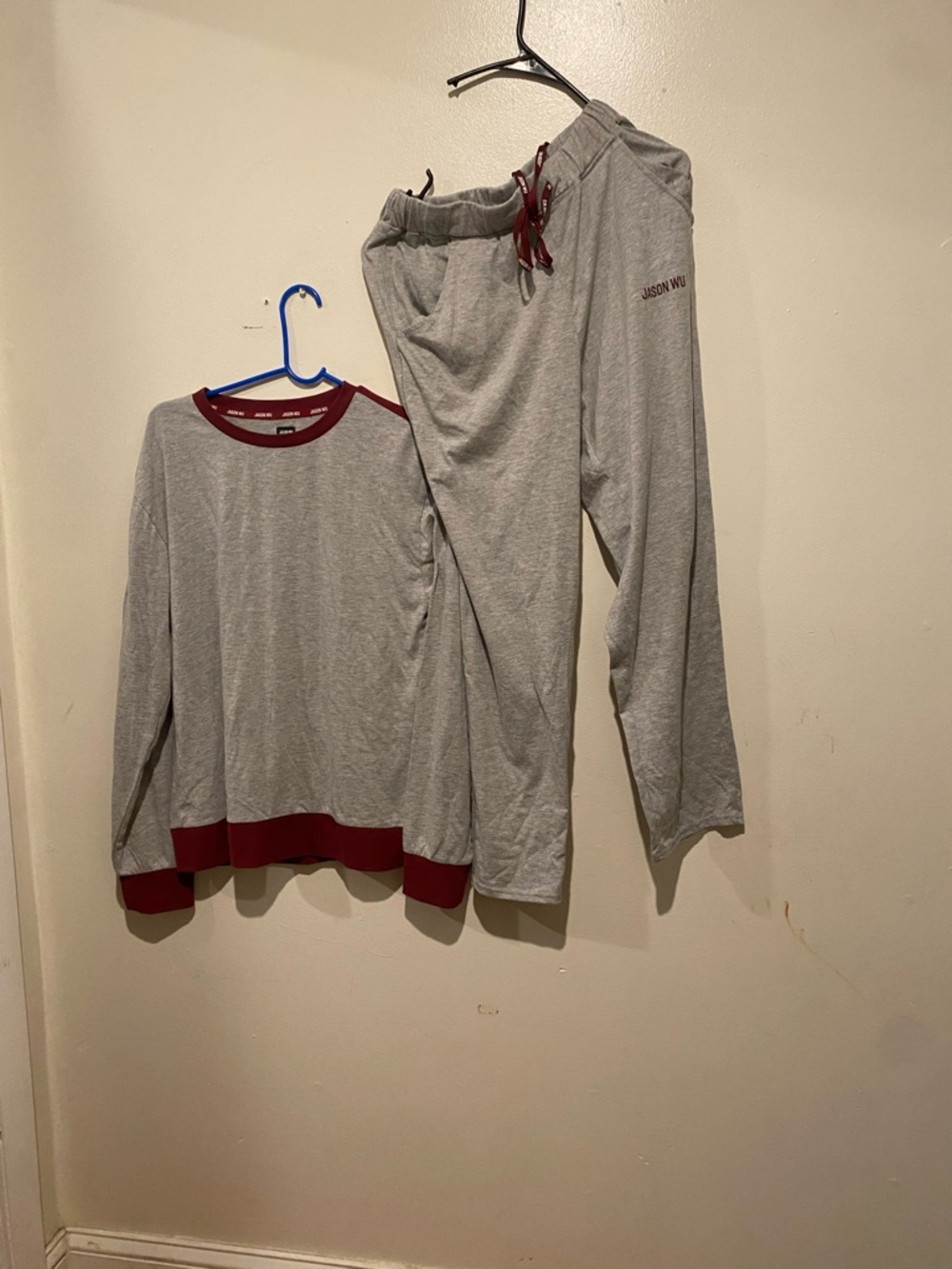 Set Women Medium Grey Burgundy
Loungewear Joggers Long Sleeve